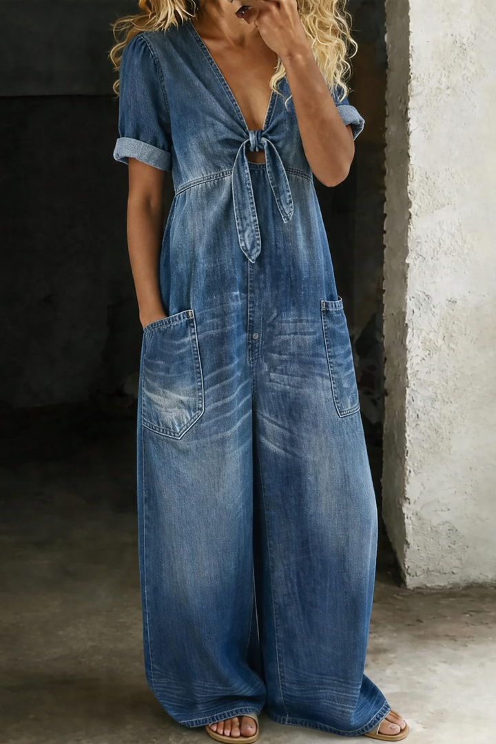Benigna™ | Tuta in denim a maniche corte con scollatura a V e cintura