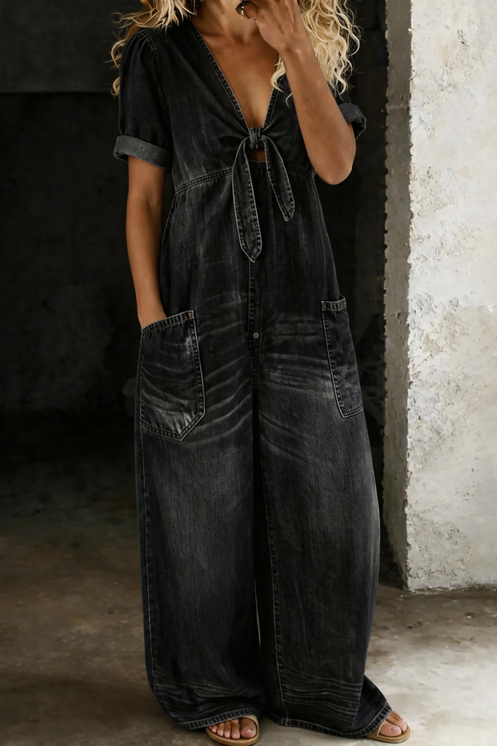 Benigna™ | Tuta in denim a maniche corte con scollatura a V e cintura