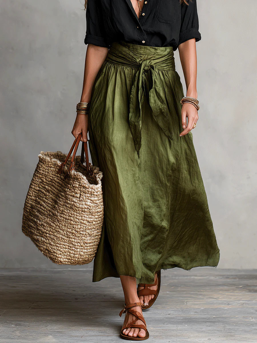 Vera™ | Set di due pezzi: maglietta nera e gonna midi verde oliva